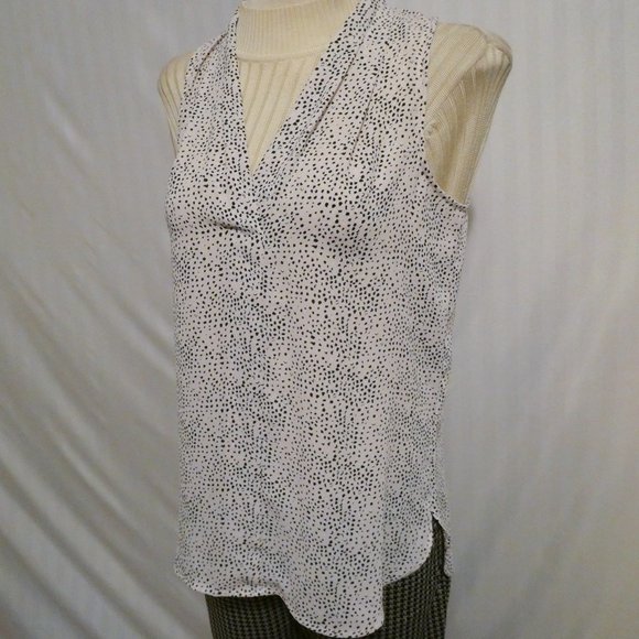 Vince Camuto Sleeveless Pullover Top - Picture 5 of 14